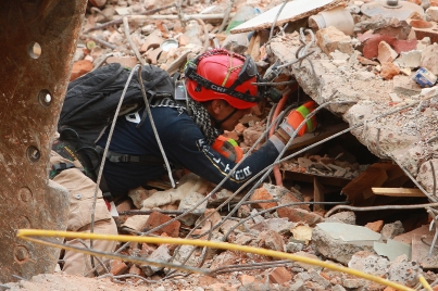 Ajustan a 319, la cifra de fallecidos por sismo en el país