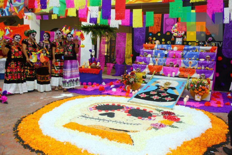 Preparan exposición de altares en Coatzacoalcos