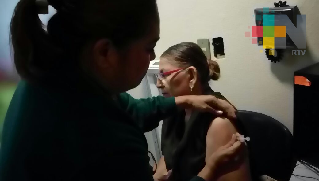 IMSS invita a vacunarse contra la influenza en Coatzacoalcos