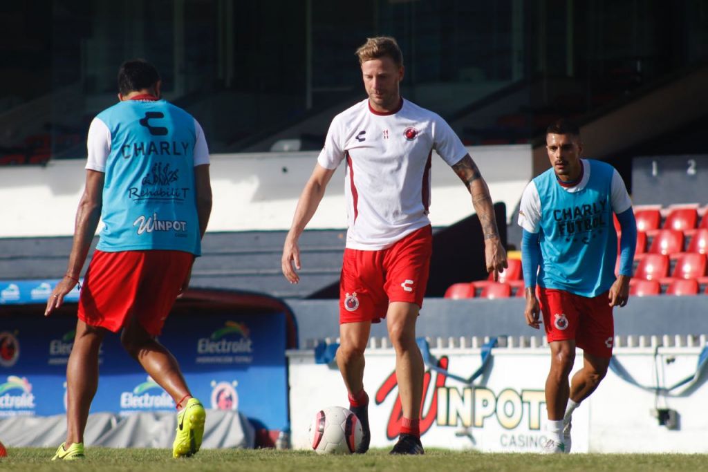 Los Tiburones Rojos ya se preparan para recibir a las Chivas