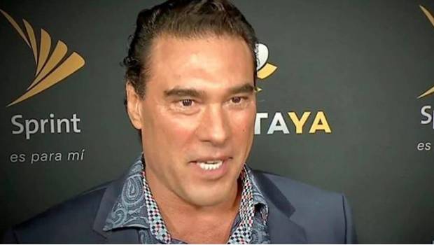 Demandan al actor mexicano Eduardo Yáñez por cachetada a periodista