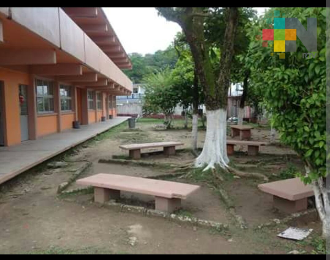 Exigen se presenten maestros a clases en secundaria de Villa Cuichapa