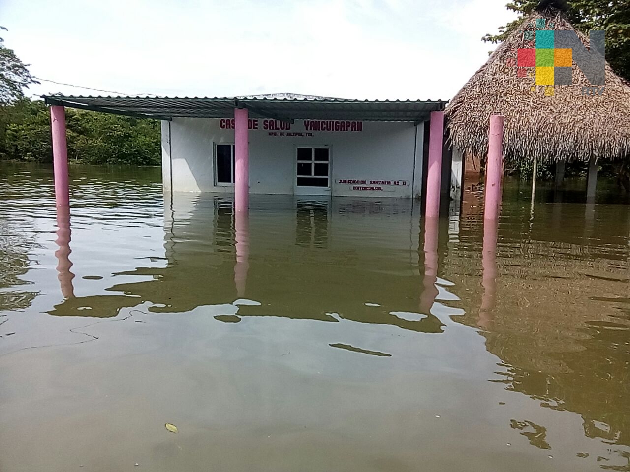 En Jáltipan, 9 comunidades incomunicadas por desbordamiento del río Chiquito