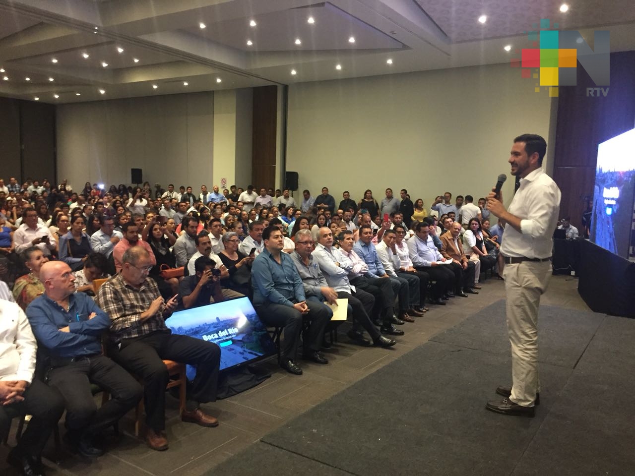Alcalde boqueño realiza foro sobre gobiernos exitosos en sur de la entidad