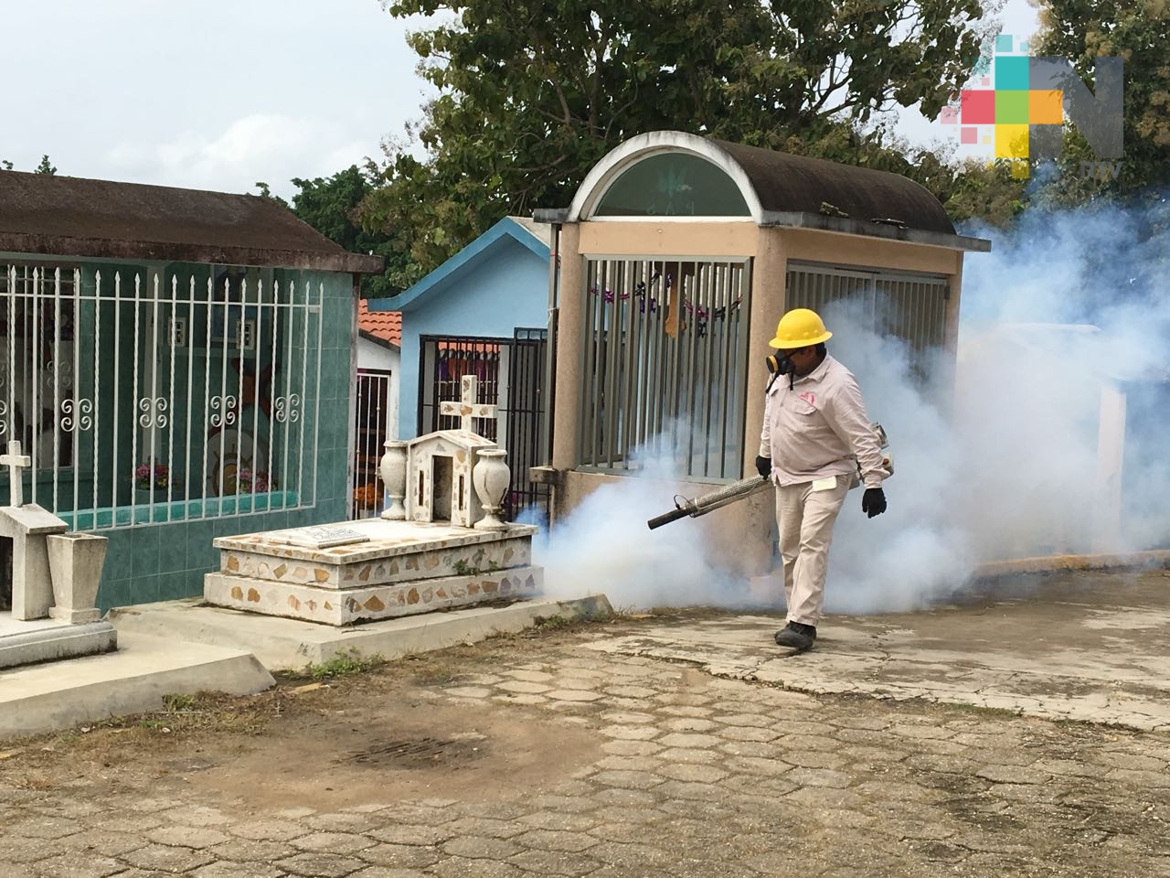Listos panteones de Minatitlán para Día de Muertos