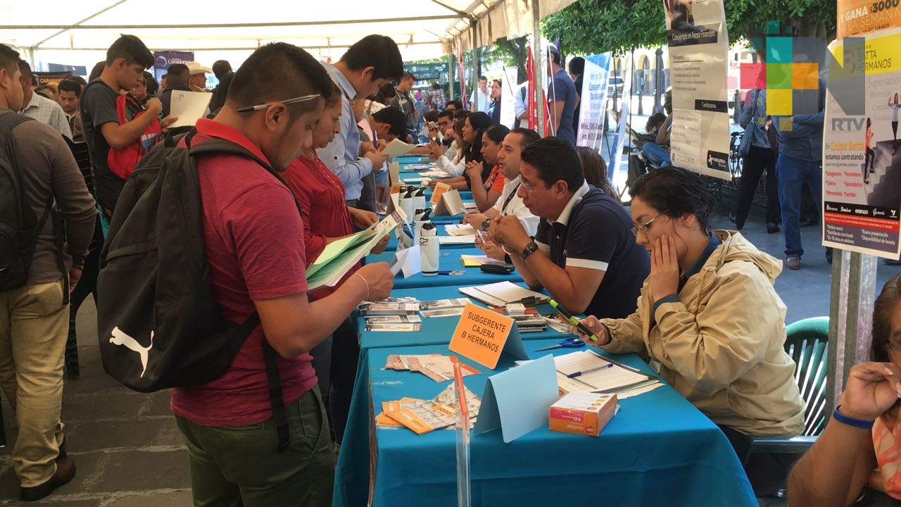 Realizan feria del empleo en Córdoba