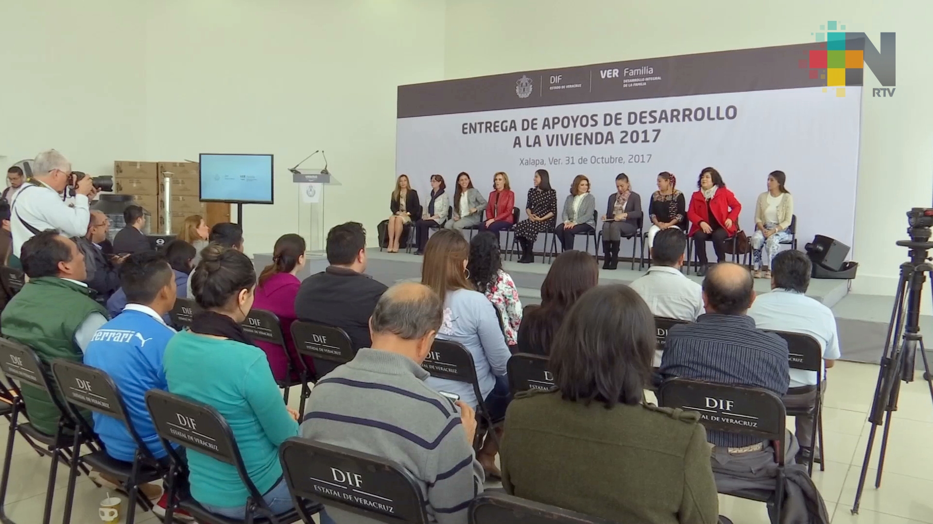 Entrega DIF Apoyos a la vivienda 2017 a once municipios