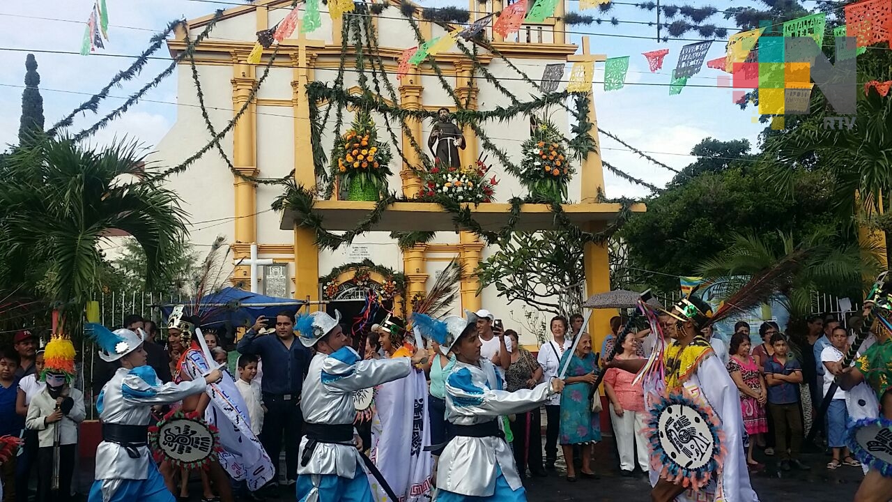 Con ofrendas y danzas celebran a San Francisco de Asís, en Actopan