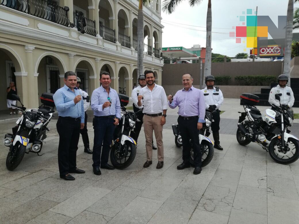 Empresarios donan cuatro motopatrullas a Boca del Río