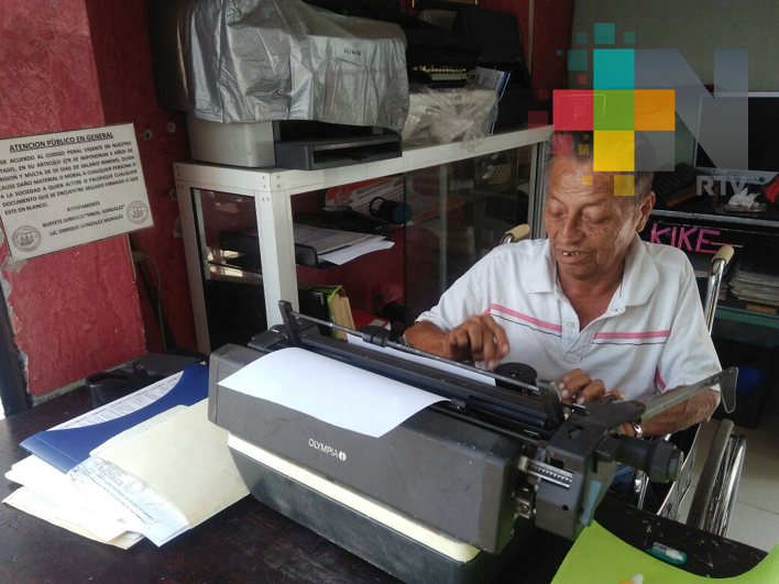 El mecanógrafo, oficio que se mantiene vivo