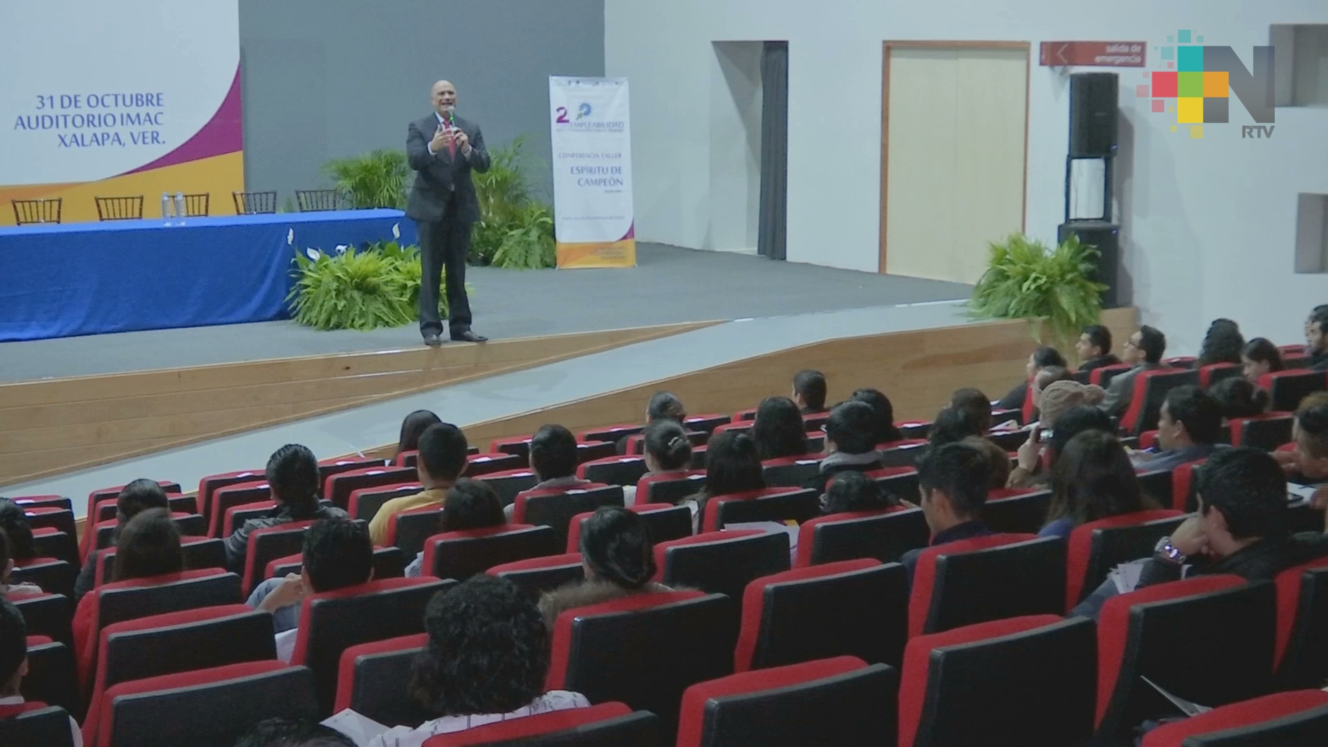 Vincula UV a jóvenes en el campo laboral