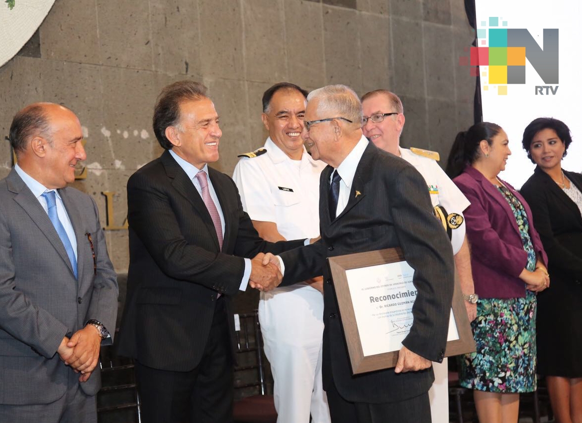 Destaca el gobernador Yunes obras hospitalarias y acciones de salud en beneficio de los veracruzanos