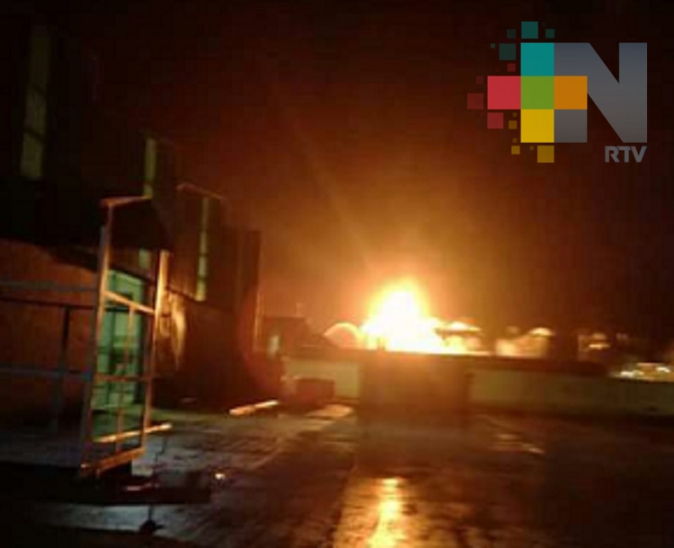 Controlan incendio en Complejo Petroquímico Cangrejera