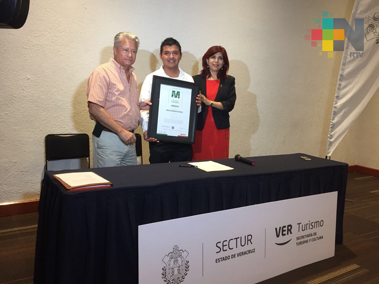 Entregan distintivos M a prestadores de servicios turísticos en Veracruz