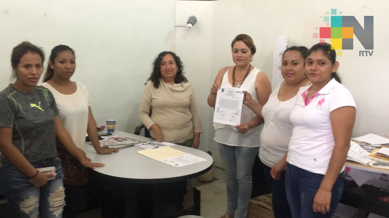 Denuncian que criadero de pollos afecta a jardín de niños de Córdoba