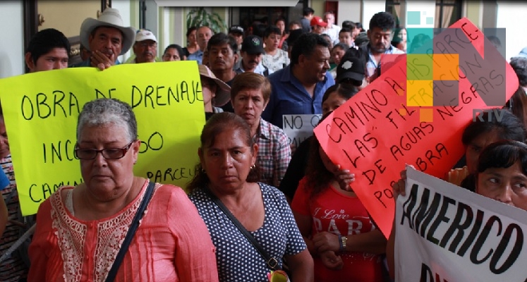 Colonos de Xalapa reclaman falta de compromiso del ayuntamiento