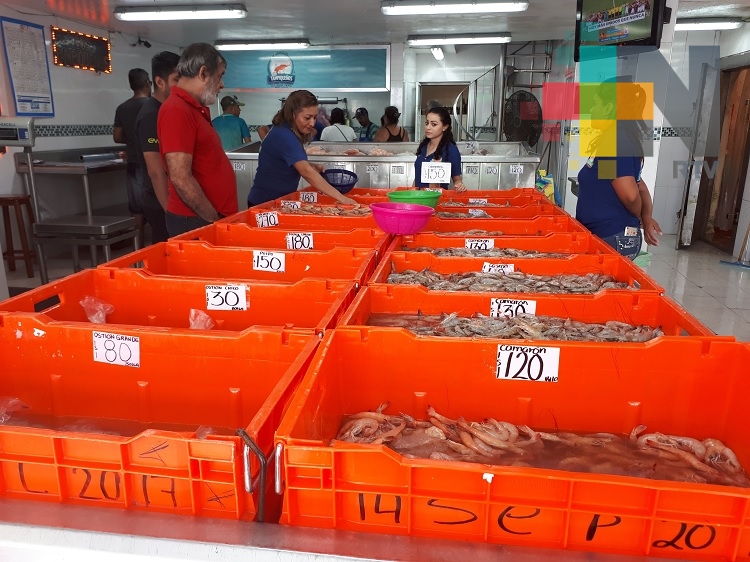 Locatarios de pescadería de la Plaza del Mar reportan aumento en ventas