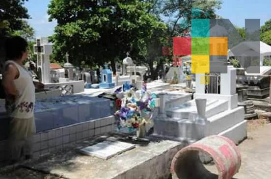Inicia limpieza y rehabilitación de panteones en Coatzacoalcos