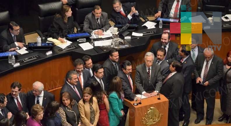 Senadores de oposición “revientan” sesión por el caso de Santiago Nieto