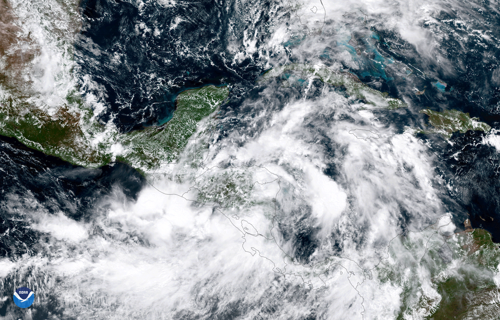 Tormenta Nate cobra fuerza rumbo a Yucatán y EUA