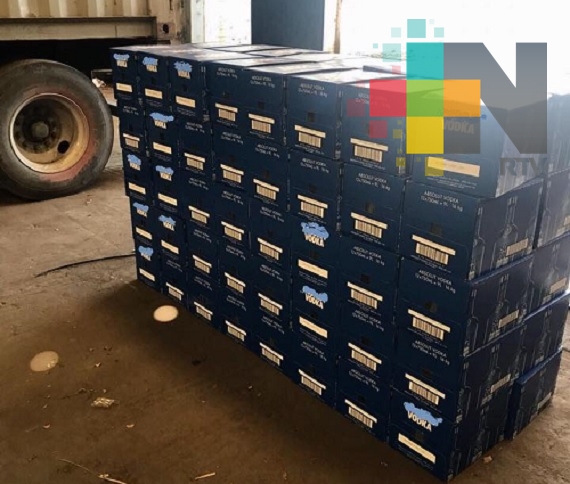 En cateo asegura FGE cargamento robado de licor en Veracruz