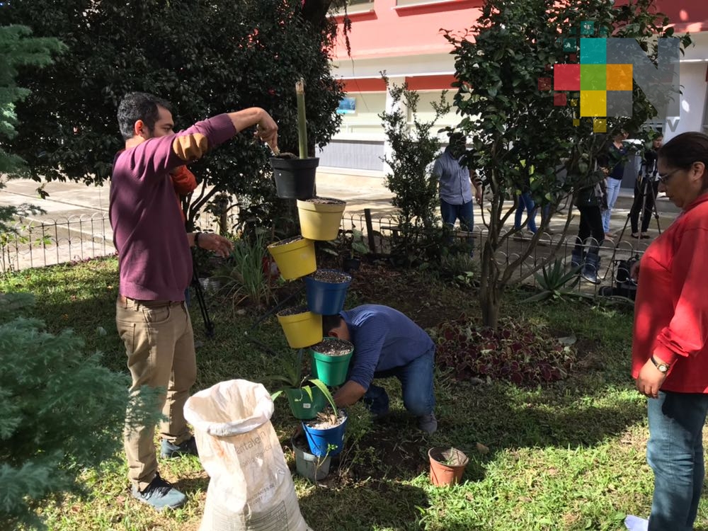 Facultad de Economía sede de la Red de huertos de Consustenta