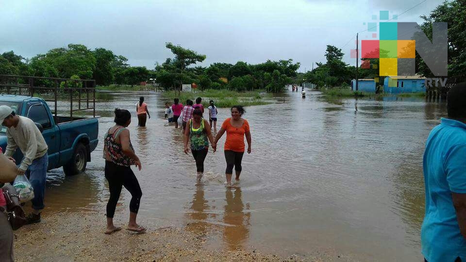 Llevan apoyo en helicóptero a comunidades incomunicadas