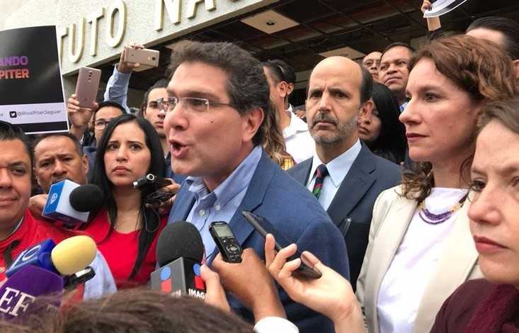 Se registra Ríos Piter como candidato a la Presidencia de la República