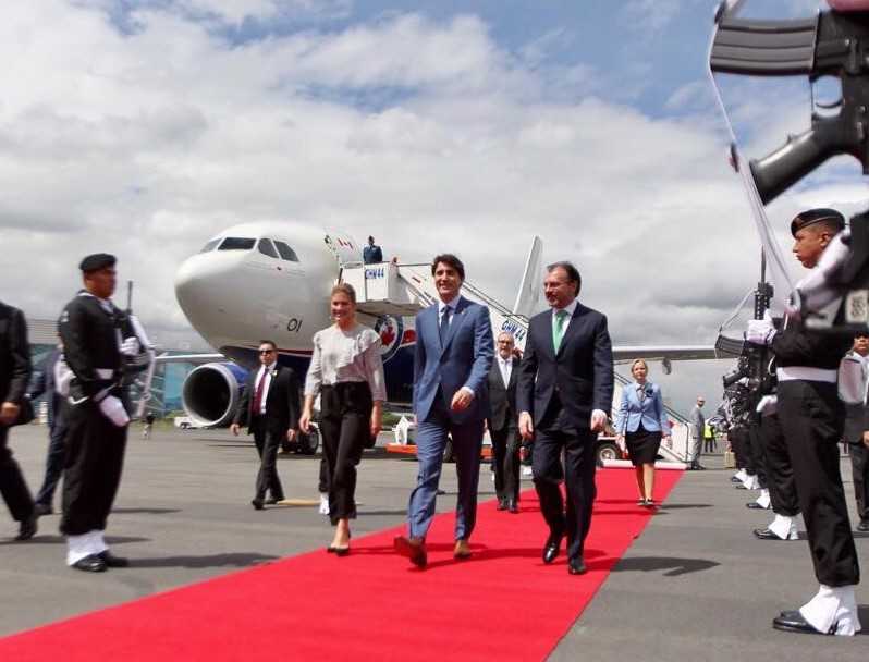 Llega Trudeau a México en el marco de tensa negociación del TLCAN