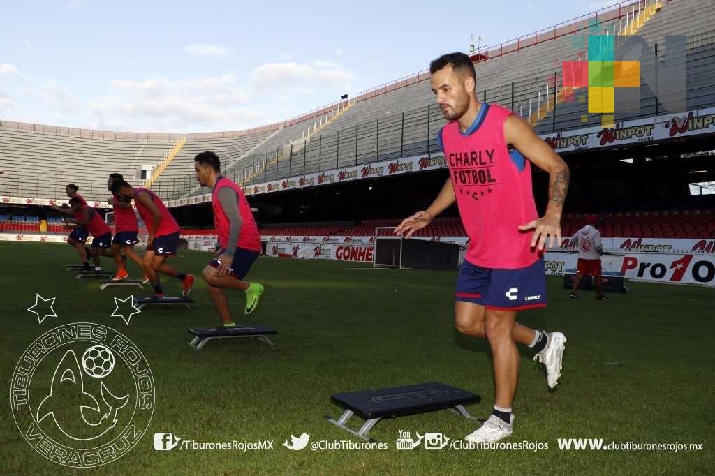 Los Tiburones Rojos se entrenan en concentración total