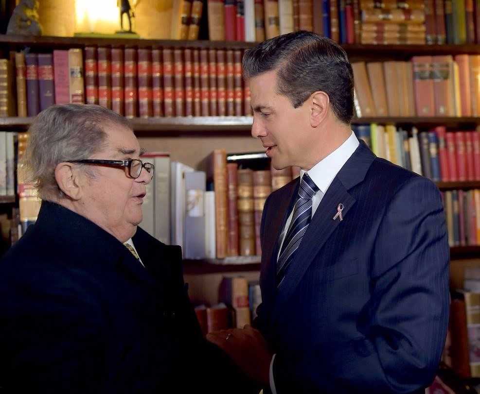 Visita Peña Nieto al filólogo e historiador Miguel León-Portilla