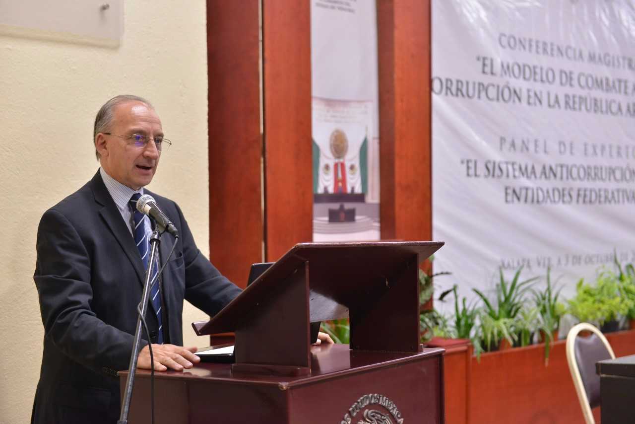 Imparten en el Congreso conferencia “Combate a la corrupción en Argentina”