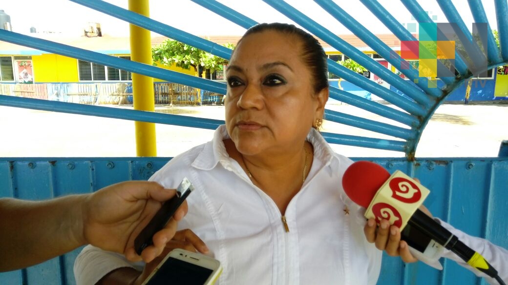 Niegan maestros reingreso de directora a primaria de Coatzacoalcos