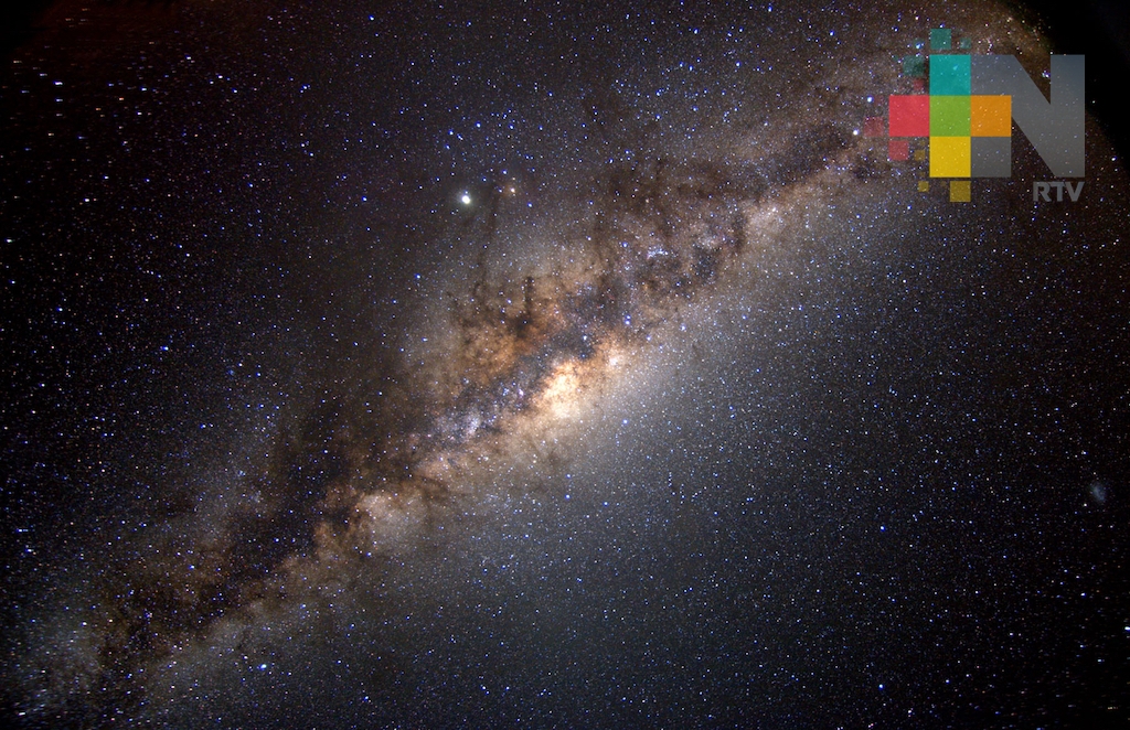 Astrónomos hallan cinco parejas de agujeros negros gigantes