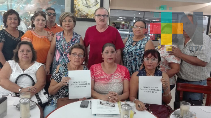 Solicitan jubilados el pago de su seguro de retiro