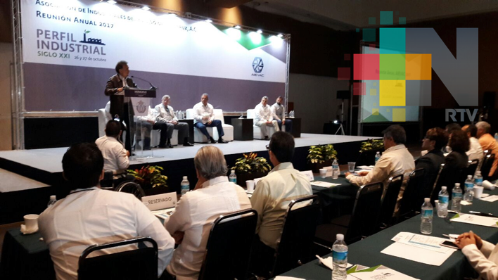 Inaugura MAYL reunión anual de la Asociación de Industriales del Estado de Veracruz
