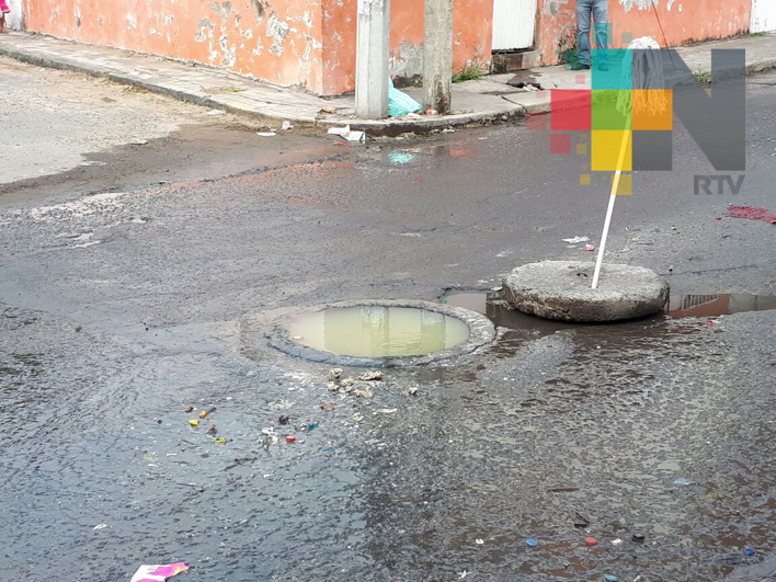 Fuga de aguas negras en colonia Nuevas Esperanzas lleva dos meses sin atención
