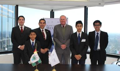 Firma AEM convenio para impulsar a niñez de inteligencia superdotada hacia ciencia y tecnología espacial