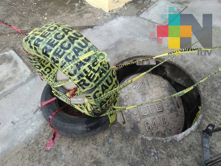 Registro sin tapa de la CFE, riesgo para peatones del Centro Histórico de Veracruz