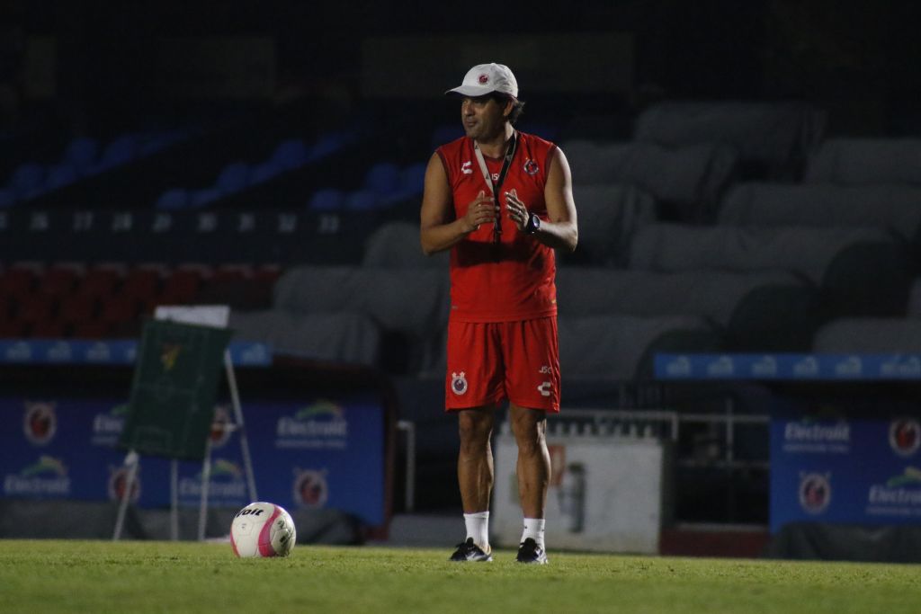 José Cardozo deja de ser entrenador de los Tiburones Rojos