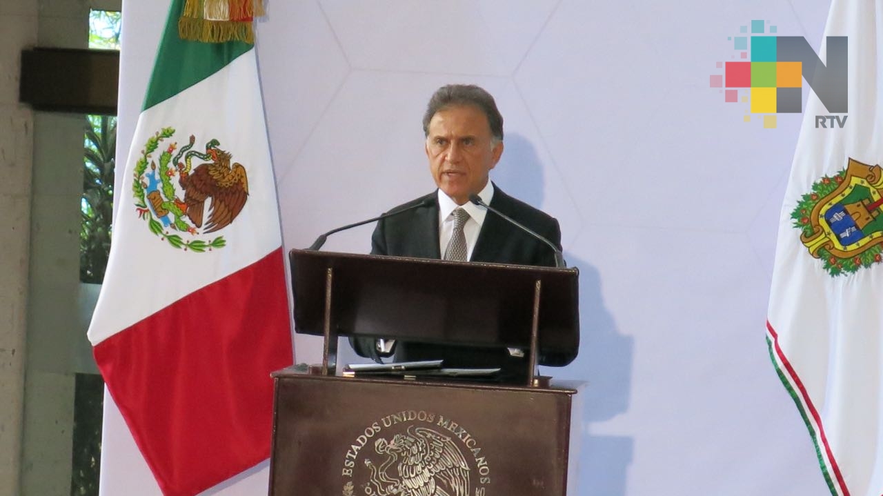 Gobernador de Veracruz solicita comparecer formalmente ante Congreso