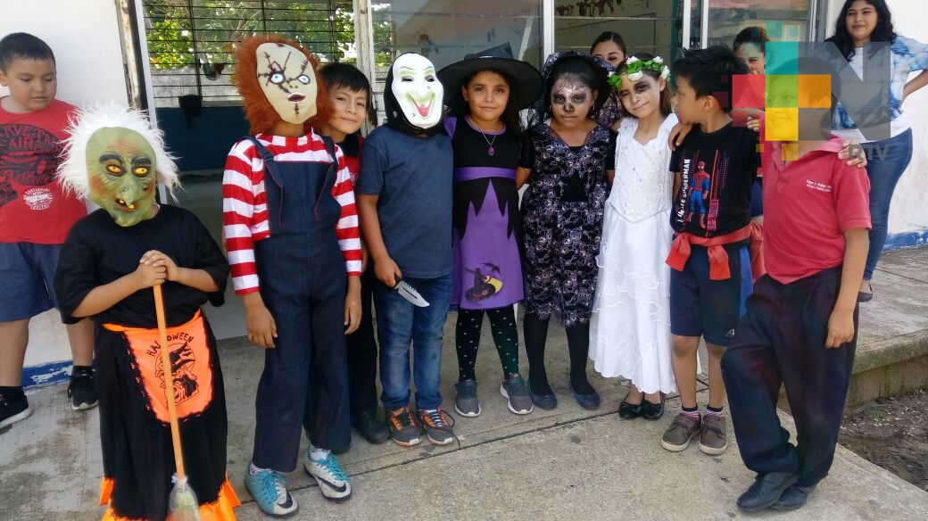 Celebran en primaria de Coatzacoalcos Día de Muertos y Halloween