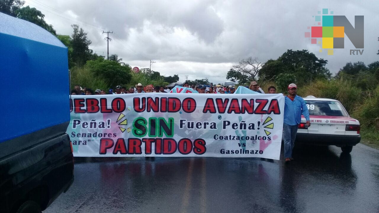 Asociaciones se manifiestan en contra de las políticas gubernamentales federales, en Coatzacoalcos
