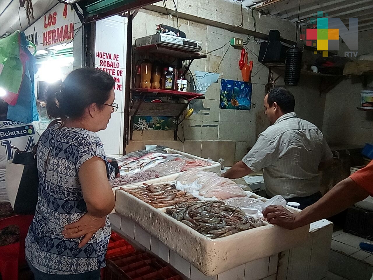 Comerciantes de Coatzacoalcos reportan niveles más bajos en ventas de mariscos