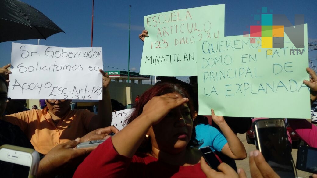 Piden reubicar construcción de domo en primaria «Artículo 123» de Minatitlán