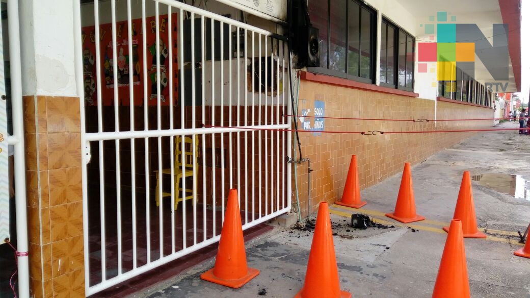 Corto circuito provocó incendio en medidor de primaria de Coatzacoalcos