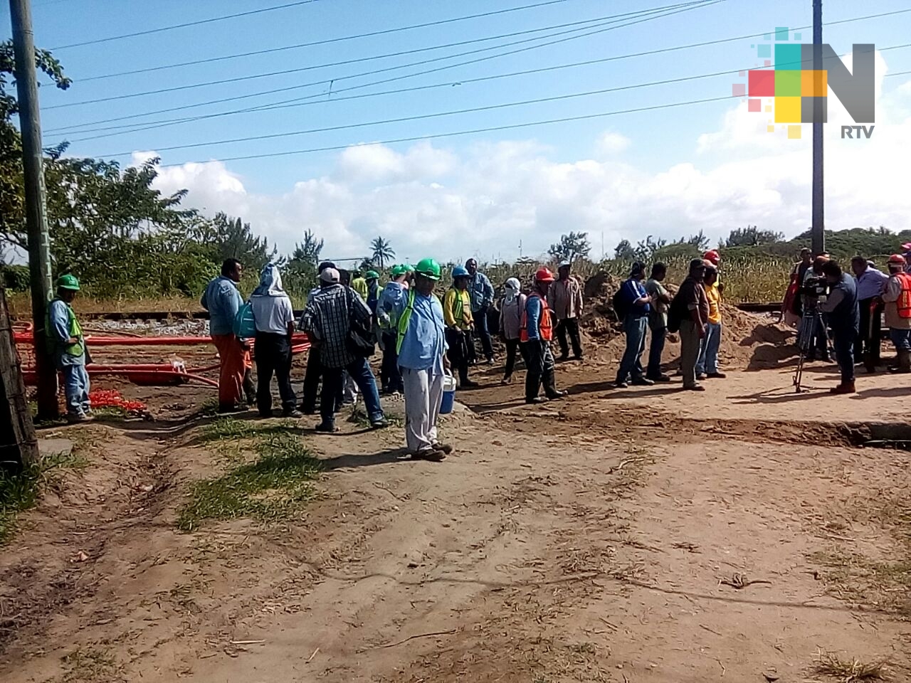 Trabajadores de la construcción realizan paro por retraso de sus pagos semanales