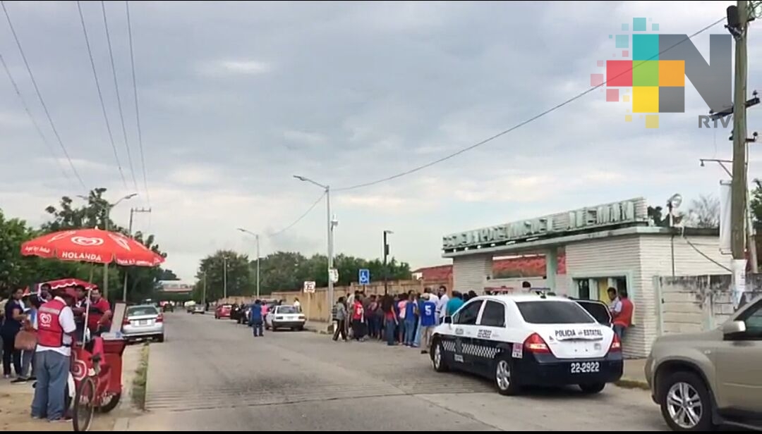 Nuevamente toman padres primaria por construcción de domo en Minatitlán