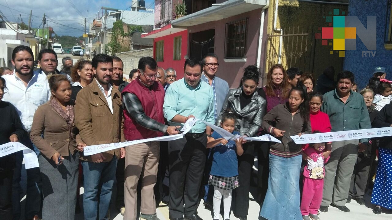 Alcalde de Xalapa entrega obra en colonia Casa Blanca