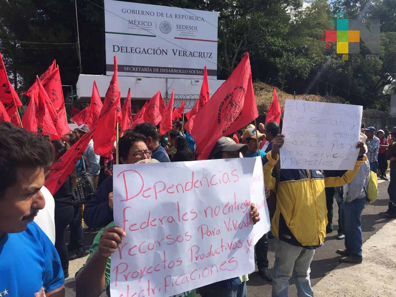 Protestan antorchistas ante incumplimiento de Sedatu, Sedesol y Segob